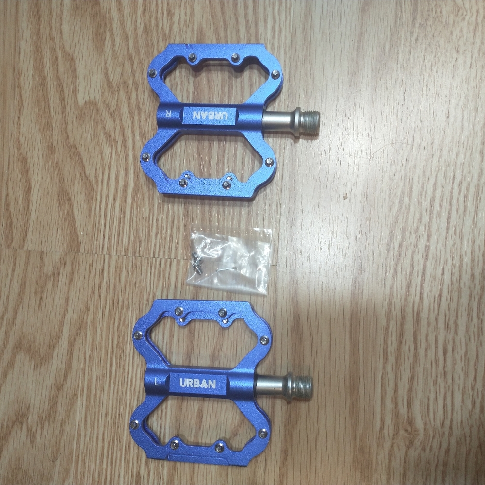 URBAN Cycling Apparel Light Pedals with 16 Hex Pins for Grip, Blue Color